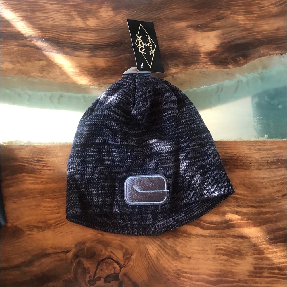 Vancouver Canucks beanie classic logo Reebok RBK Vintage Hockey